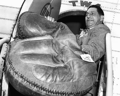 Al Schacht, 'Clown Prince of Baseball,' had a giant baseball mitt that looks pretty roomy.jpg