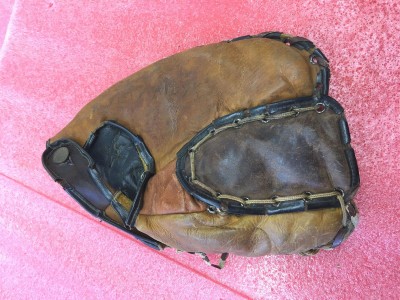 Willy Mays glove.jpg