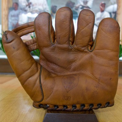 1949 Dubow 339 – Bill Herman Fielder's Glove_front.jpg