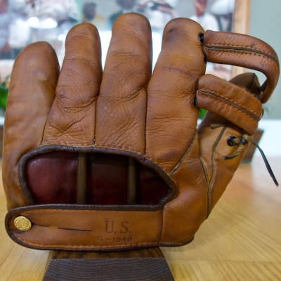 1949 Dubow 339 – Bill Herman Fielder's Glove_back.jpg