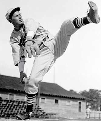 Dizzy Dean windup with glove in hand.jpg