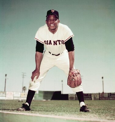 willie-mays-wearing-new-york-giants-bettmann.jpg