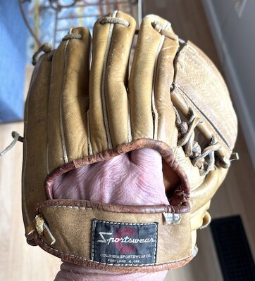 Columbia glove back.jpeg