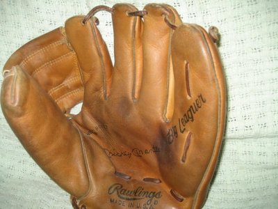 HOFer Mantle Phillies Offer Mitt.jpg