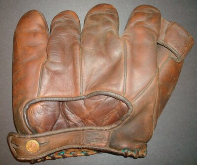 spalding-222-90018-professional-1-inch-web-back.jpg
