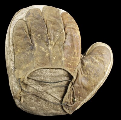 early-catchers-mitten-back.jpg