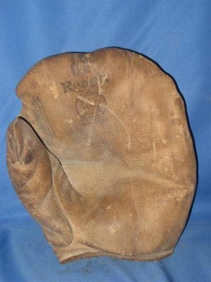 Reach 6F Fielders Mitt Front John.JPG