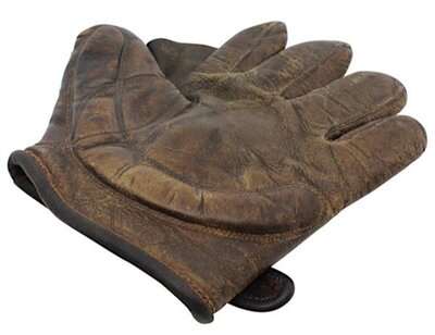 vintage-baseball-gloves-10.jpg