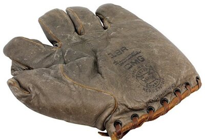 vintage-baseball-gloves-4.jpg