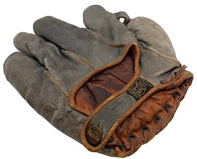vintage-baseball-gloves-5.jpg