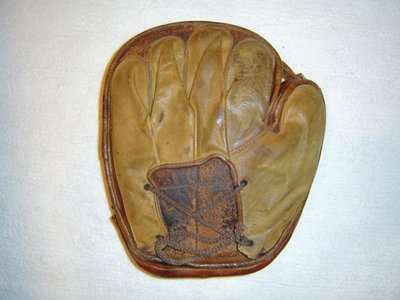 Buckle Web Hook and Eye Back Catchers Mitt Back.JPG