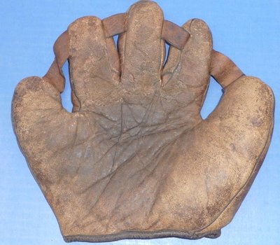 Spalding Ambidextrous Glove Front Ralpha.jpg