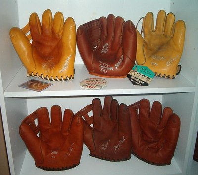 glove stand 006.jpg