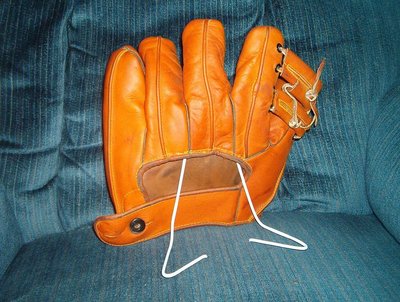 glove stand 005.jpg