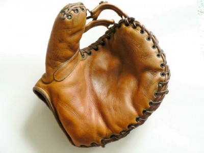 Wilson 550 Pro No Seamless Thumb Base Mitt fr.jpg