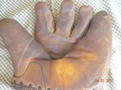 l&c glove 2.jpg (84.42 KiB) Viewed 4200 times l&c glove 2.jpg