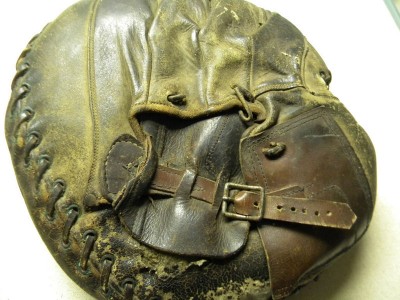 unusual catchers mitt back.jpg