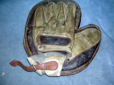 William Reed and Sons Crescent Catchers Mitt Back.jpg