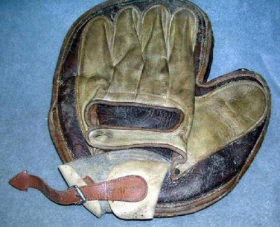 William Reed and Sons Crescent Catchers Mitt Backa.jpg