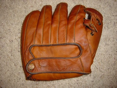 Wilson 615 Righty Back.jpg