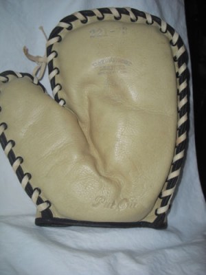 Spalding 221-73 Mitt.jpg