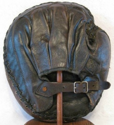 Reach Brown Catcher's Mitt back.JPG