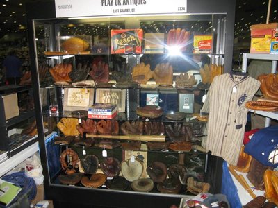 Glove_booth.21751049_std[1].jpg