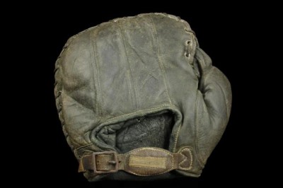 honus-wagner-sporting-goods-fielders-mitt-back_800.jpg