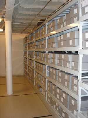 glove vault.JPG