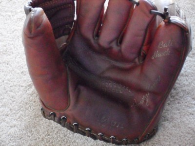 Wilson A2120 Harvey Kuenn.JPG (196.2 KiB) Viewed 4732 times Wilson A2120 Harvey Kuenn.JPG