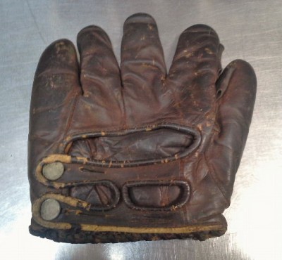 Early Glove 02.jpg