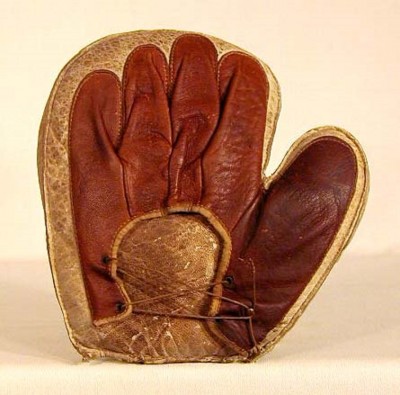 1890s-baseball-glove-spalding-mitt.jpg